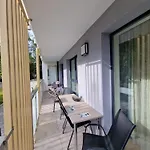 Apartament Miejski Z 2 Sypialniami ,garażem I Tarasem Kołobrzeg